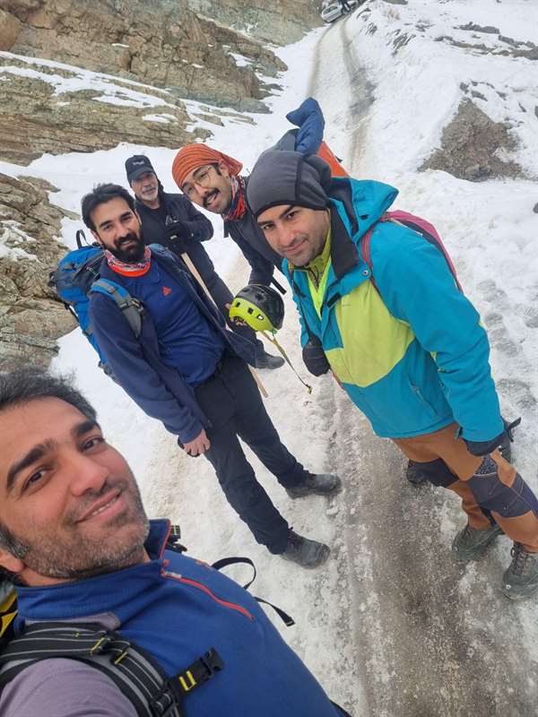 فرود آبشار سنگان زمستانه