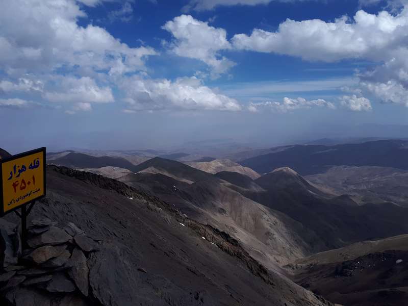 قله هزار -مسیر جنوبی، از روستای در زنگی (باب زنگی)